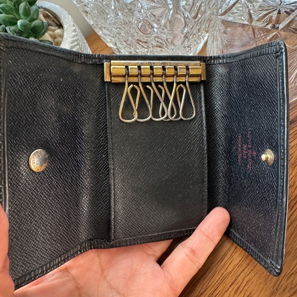 LV Black Epi Leather 6 Key Ring - Picture 4 of 5